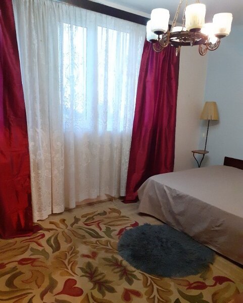 Baba Novac, Park Lake Mall, intrarea Reconstructiei