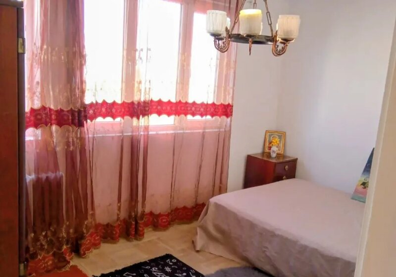 Baba Novac, Park Lake Mall, intrarea Reconstructiei