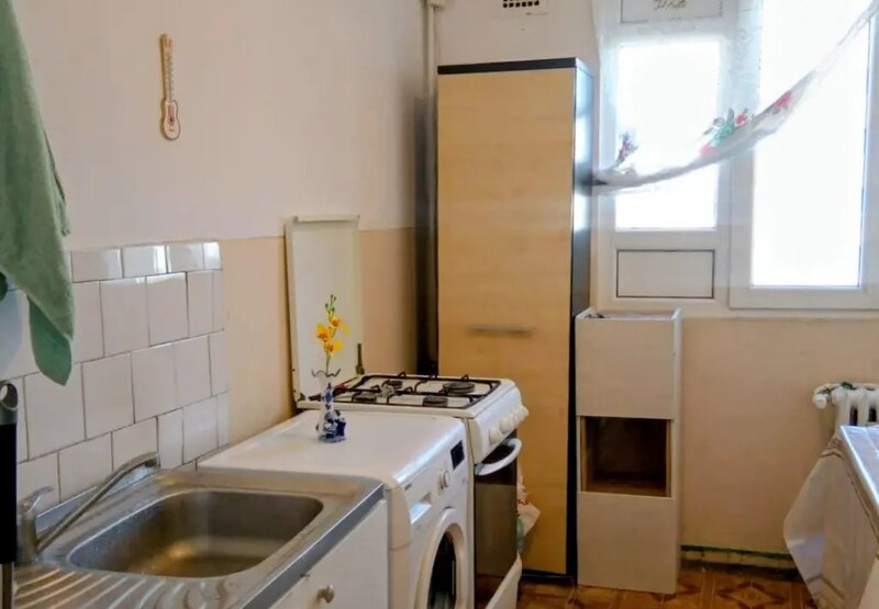 Baba Novac, Park Lake Mall, intrarea Reconstructiei